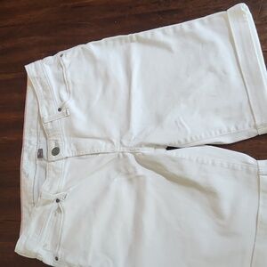 Eddie Bauer sz 8 slightly curvy jean shorts, cuffed